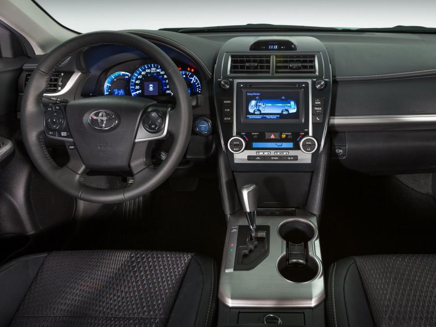  Toyota Camry Hybrid SE 2014 года  (фото 7 из 18)